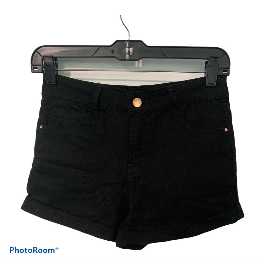 FOREVER 21 black shorts